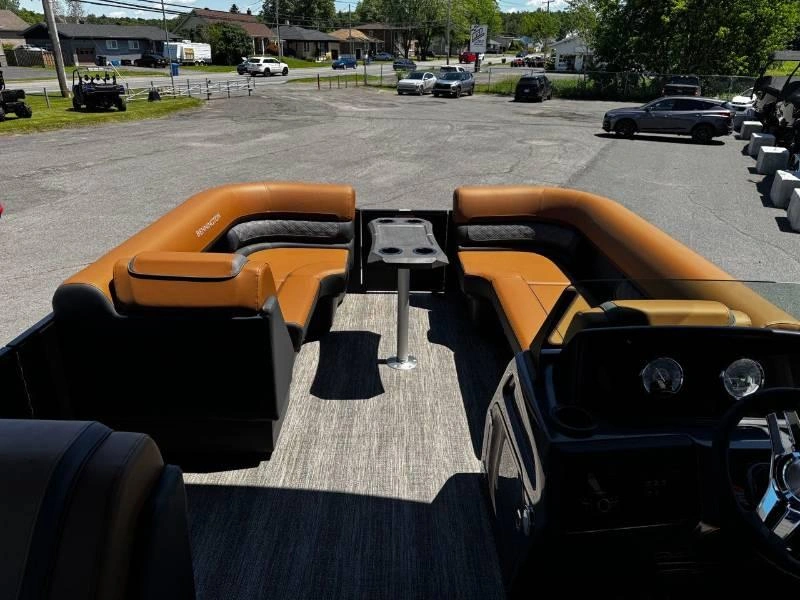 Bennington Marine 22s Swingback Luxe 3t Noir Mat 2026 alt