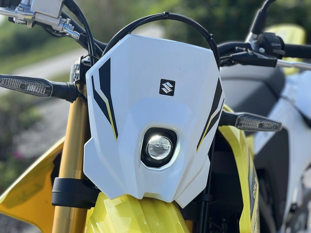 2025 Suzuki Dr-z4s alt