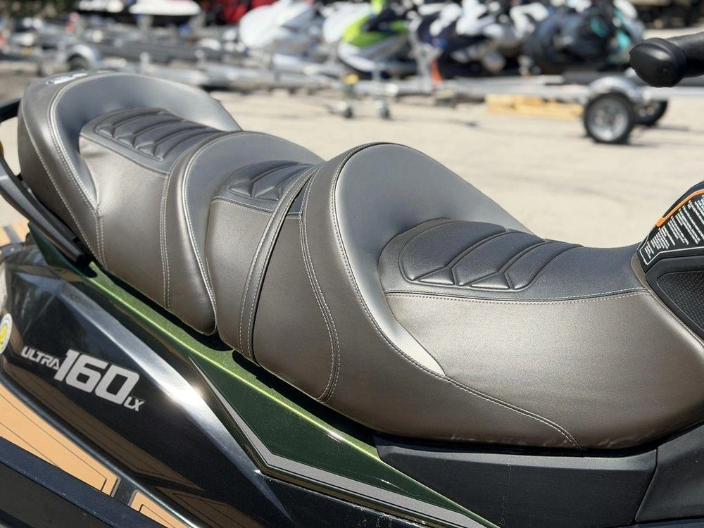 2025 Kawasaki Ultra® 160lx alt