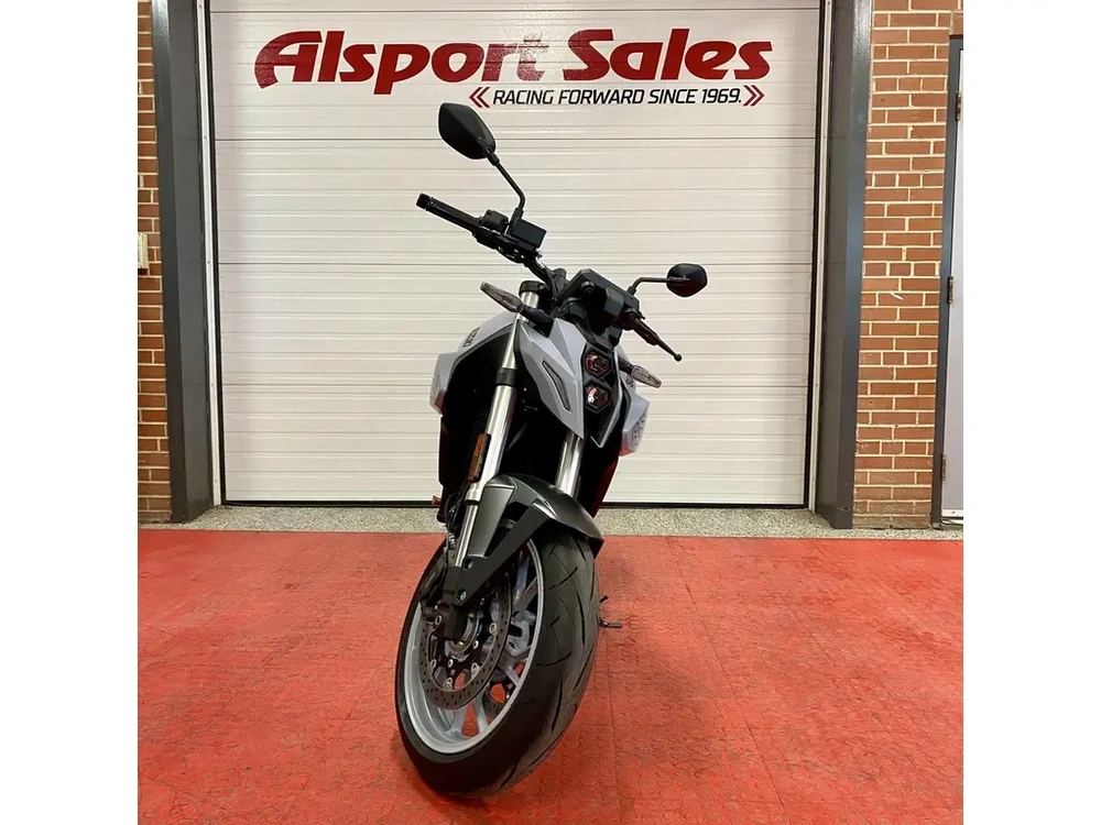 2025 Suzuki Gsx 8s alt
