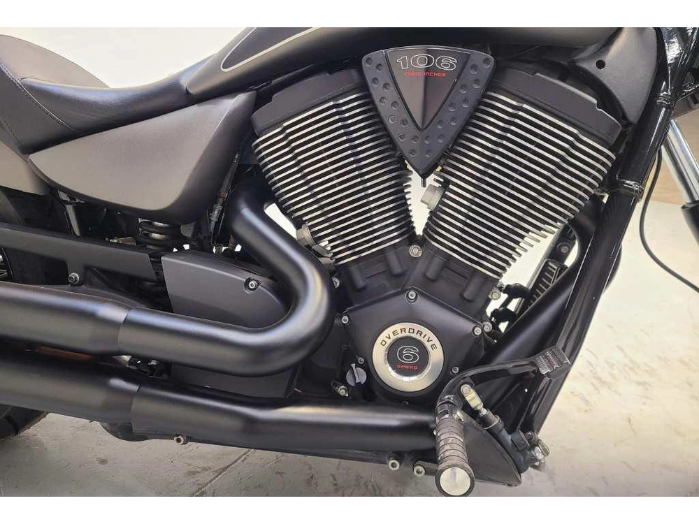 2017 Victory Motorcycles Gunner alt