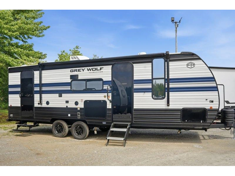Forest River Cherokee Grey Wolf 23dbh 2027 alt