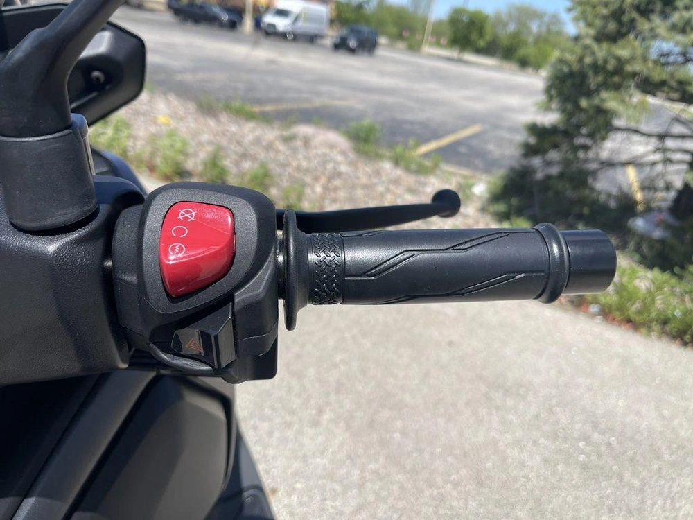 2026 Yamaha Xmax alt