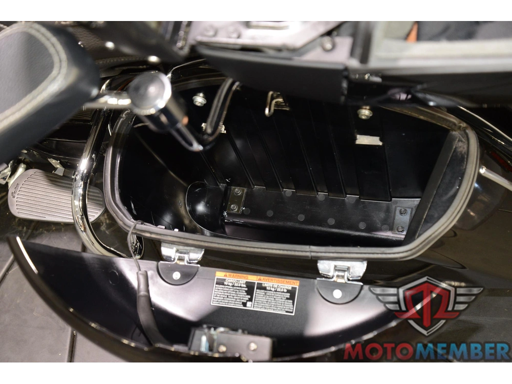 2019 Indian Motorcycle Roadmaster alt