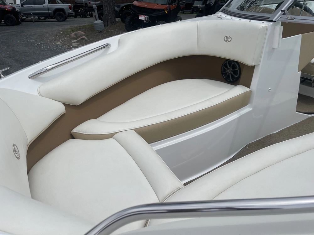 2015 Cobalt Boats 220s alt