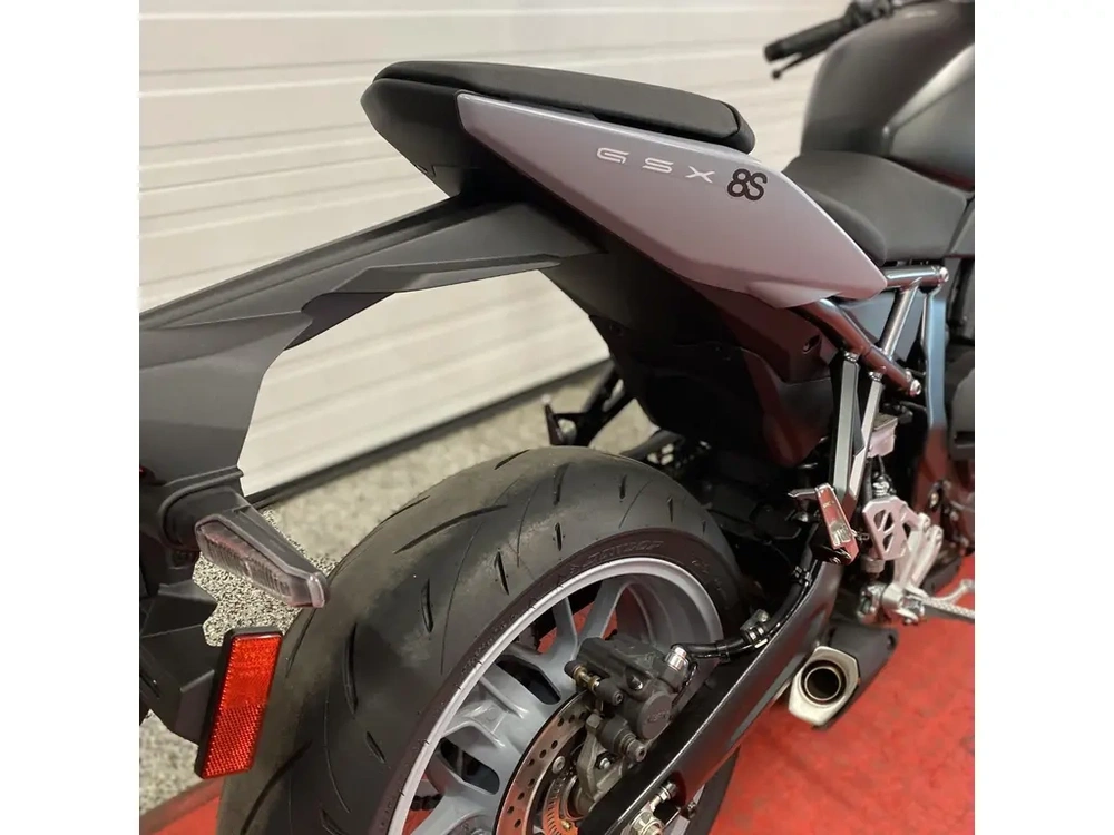 2025 Suzuki Gsx 8s alt
