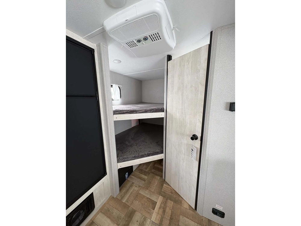 Coachmen Shasta 19 Bh 2023 alt