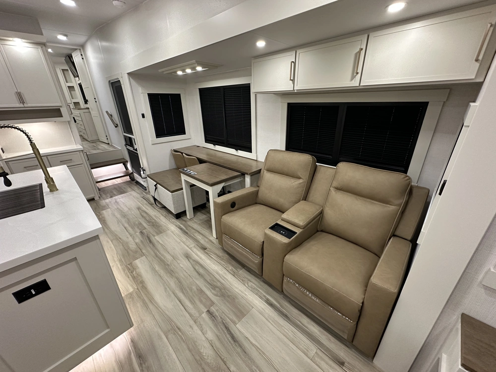 2027 Brinkley Rv Z3100 alt