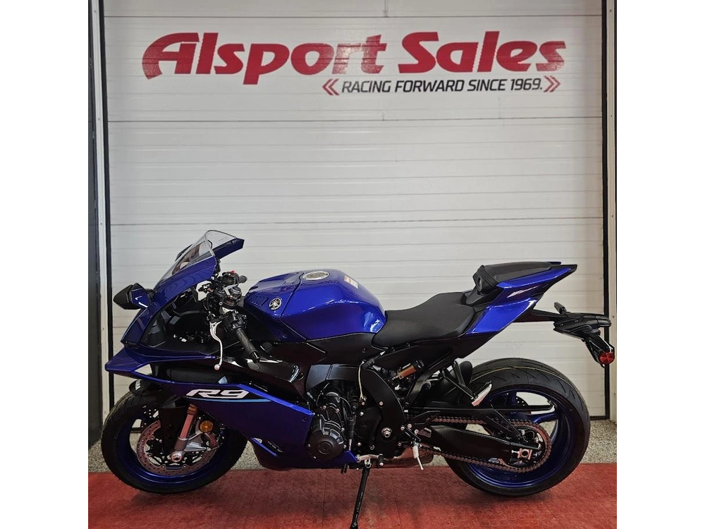 2026 Yamaha Yzf R9 alt
