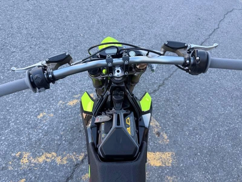Surron Hyper Bee 2026 alt