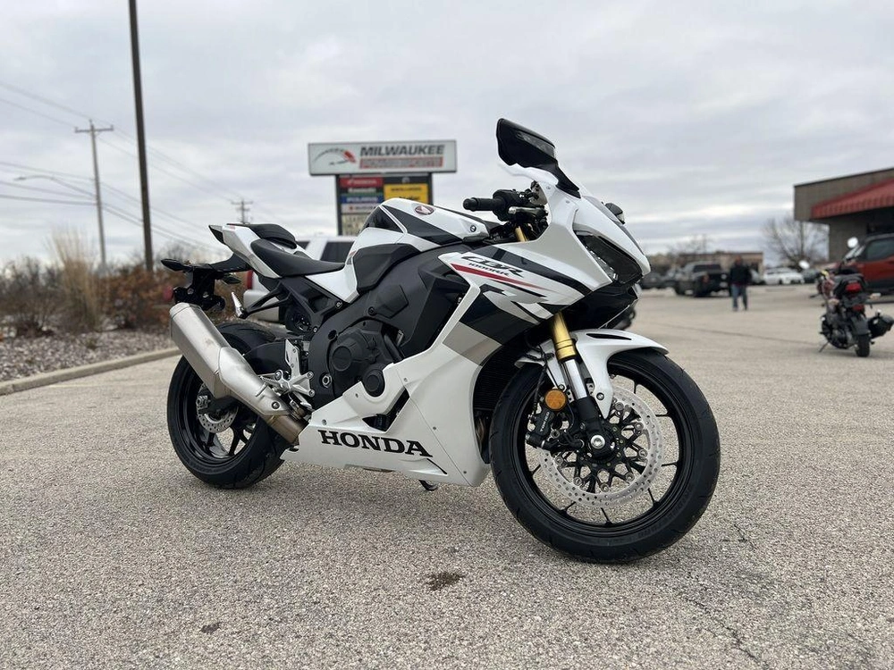 2026 Honda Cbr1000rr alt