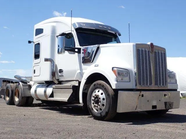 Kenworth W990 2023