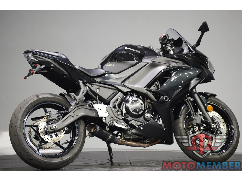 2025 Kawasaki Ninja® 650 alt