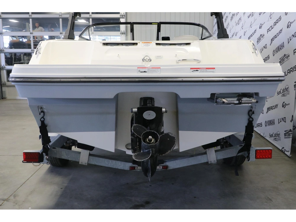 Bayliner Vr4 2018 alt