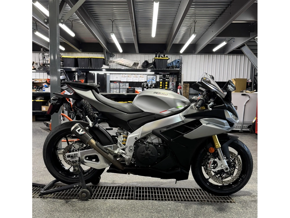 2022 Aprilia Rsv4 alt