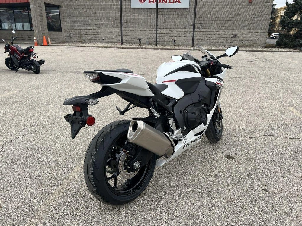 2026 Honda Cbr1000rr alt
