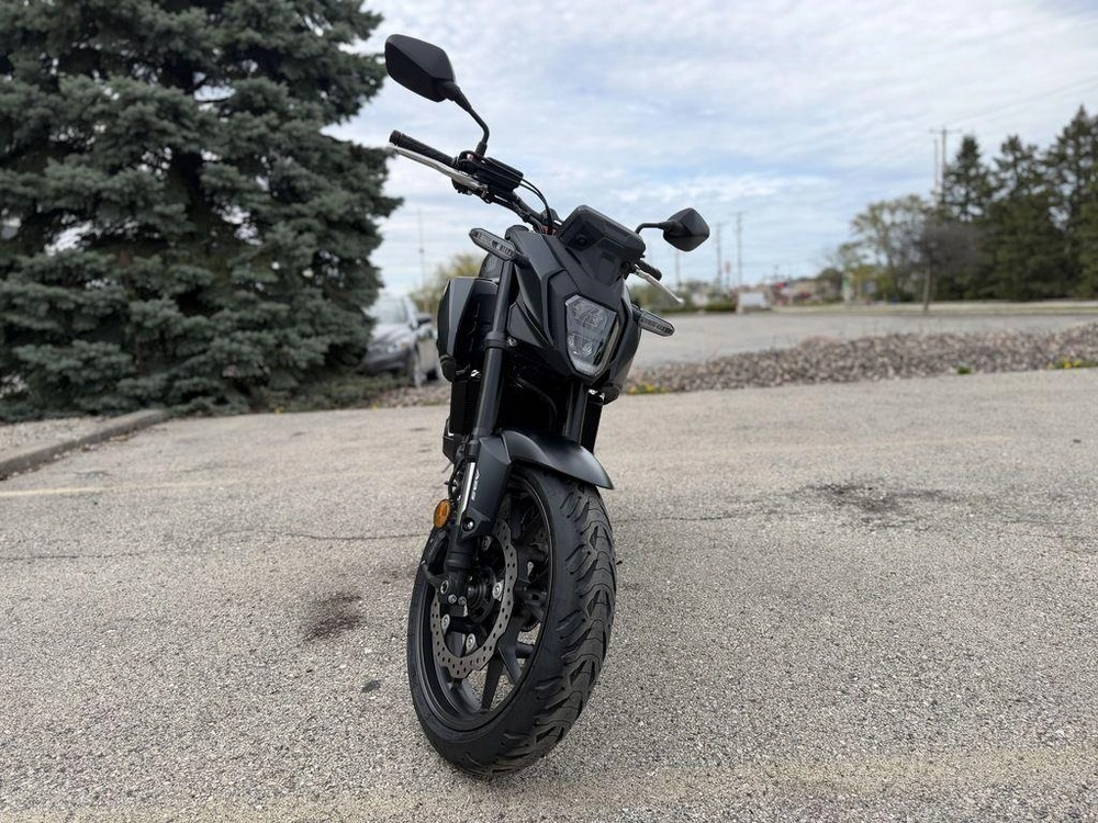 2025 Honda Cb500f alt
