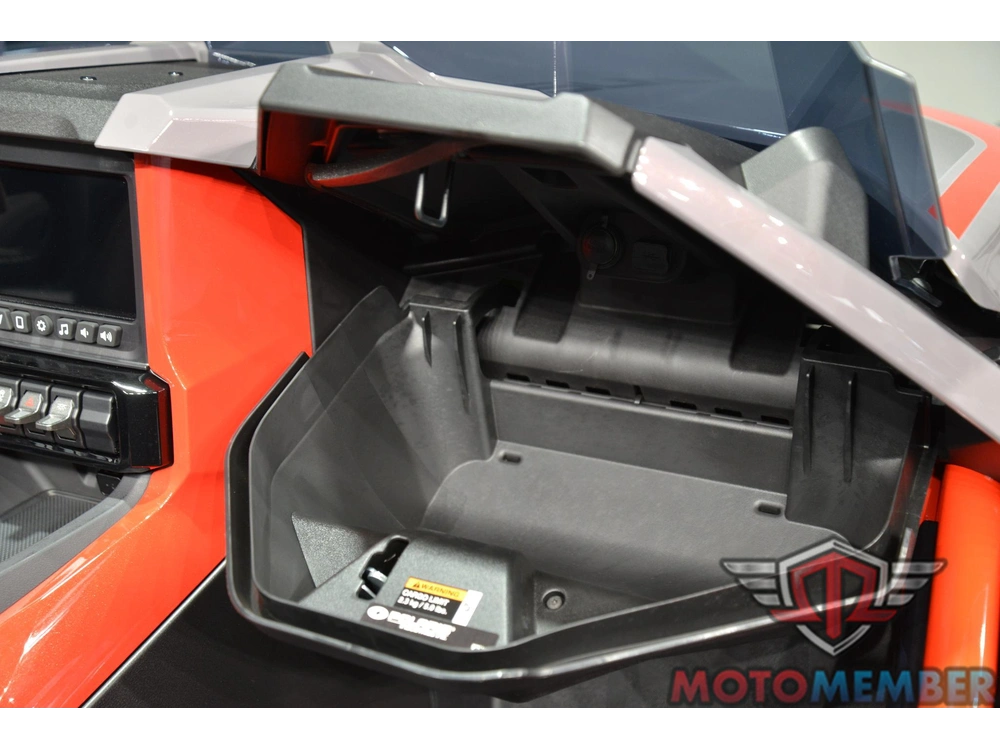 2026 Slingshot R Autodrive alt