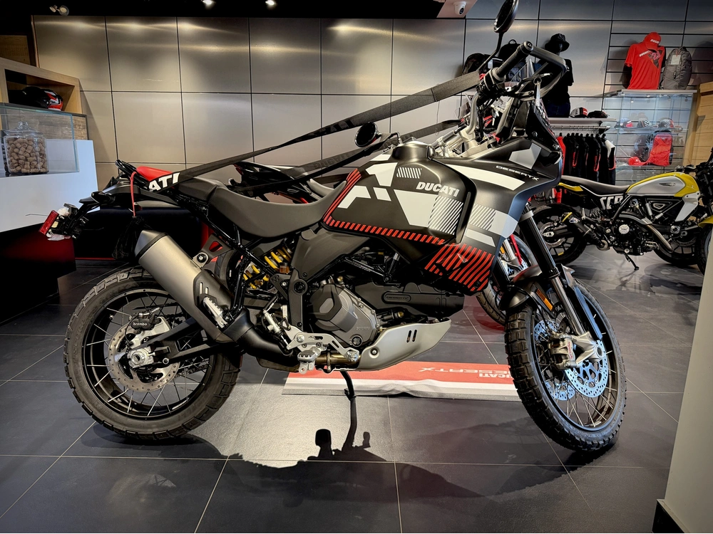 2024 Ducati Desertx alt