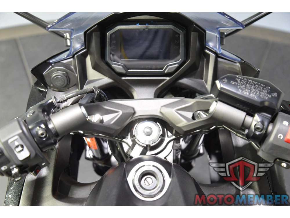 2025 Kawasaki Ninja® 650 alt