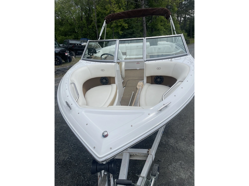 2015 Cobalt Boats 220s alt