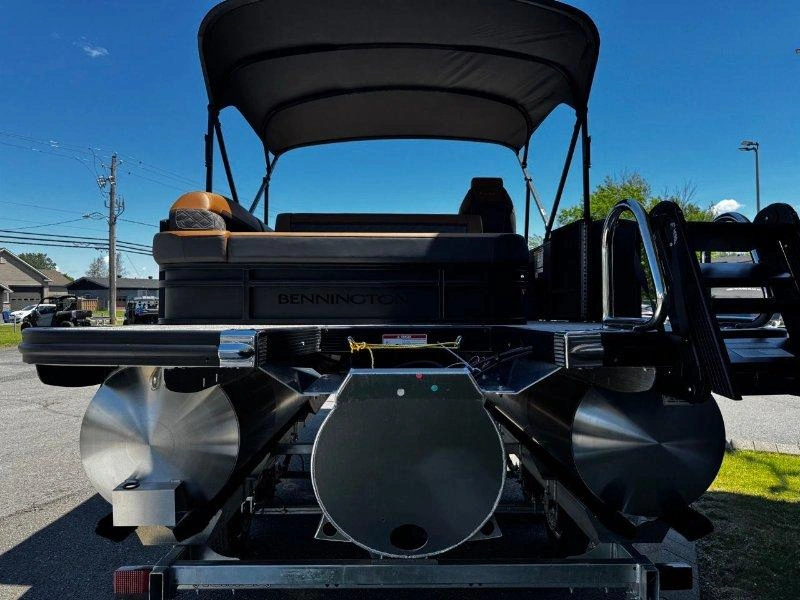 Bennington Marine 22s Swingback Luxe 3t Noir Mat 2026 alt