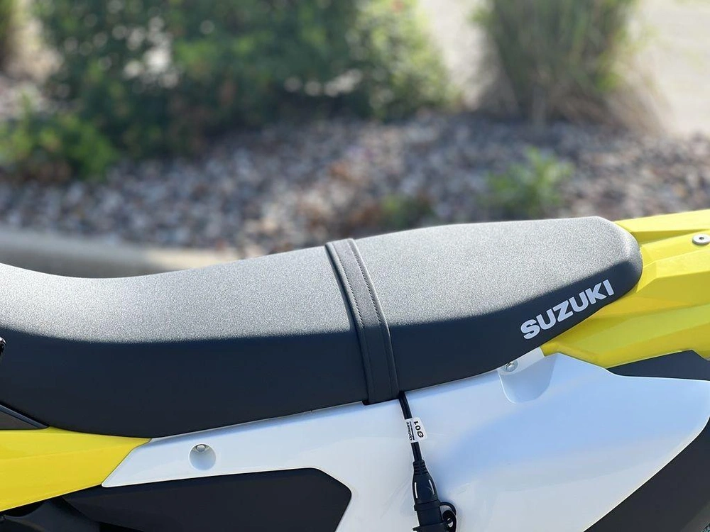 2025 Suzuki Dr-z4s alt