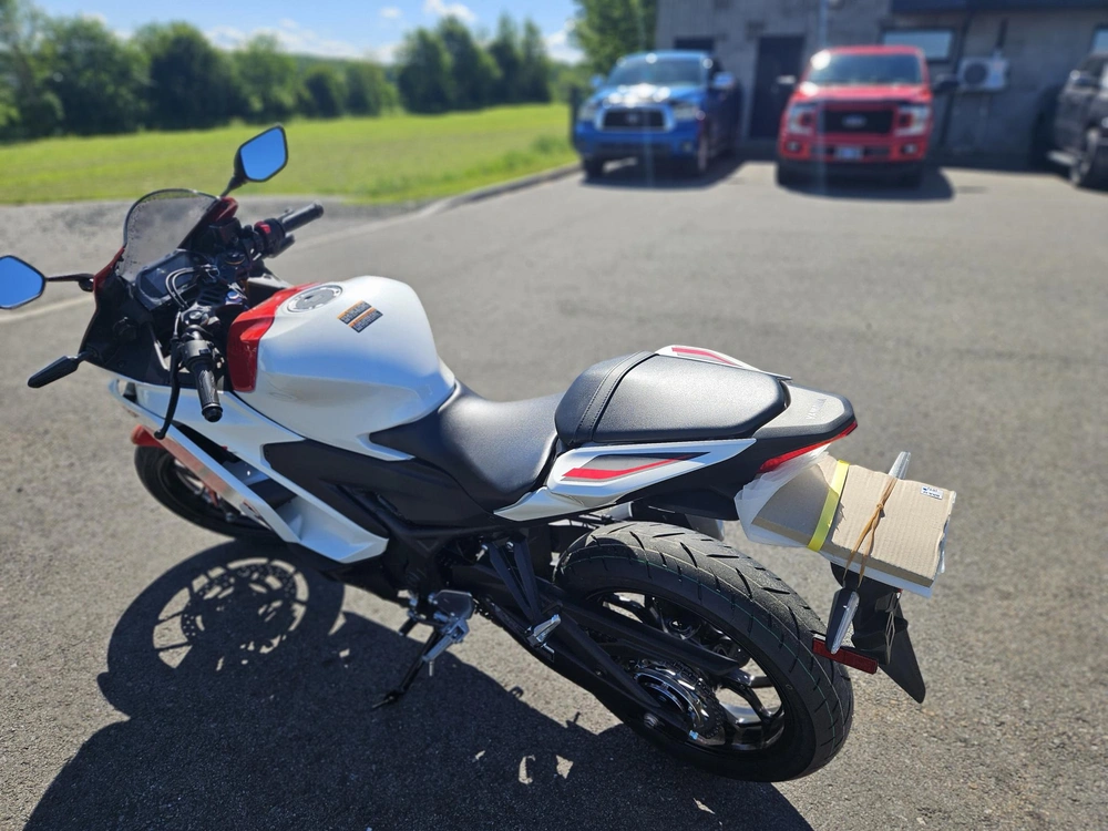 2026 Yamaha Yzf-r3 alt
