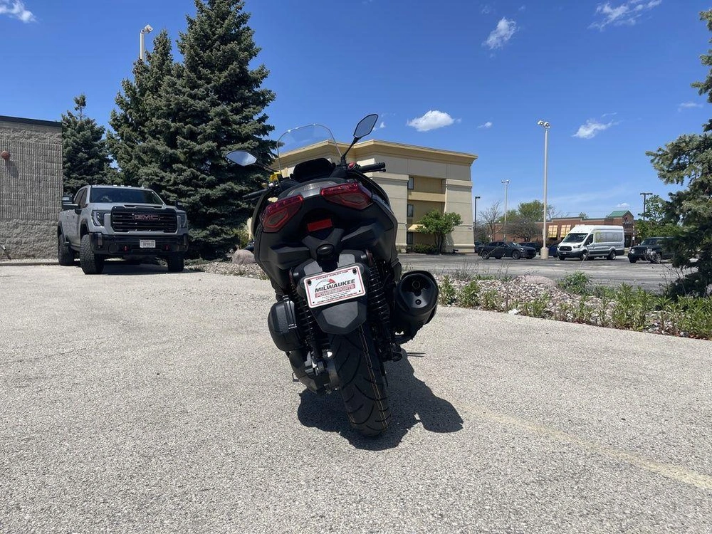 2026 Yamaha Xmax alt