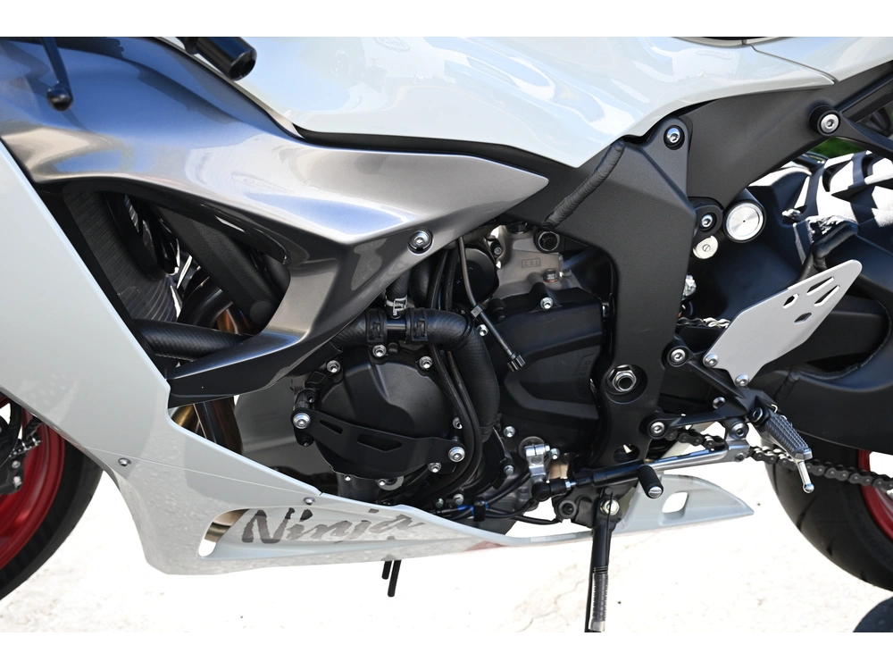 2025 Kawasaki Ninja Zx-6r alt