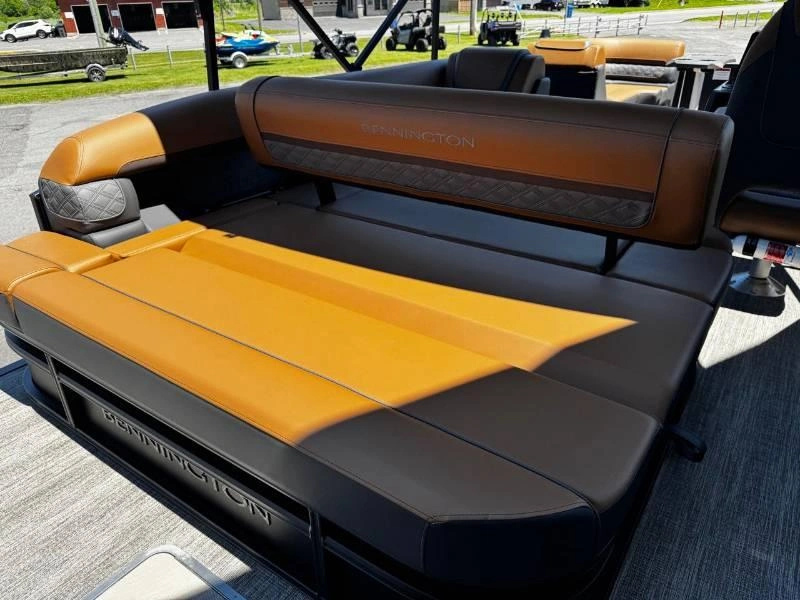 Bennington Marine 22s Swingback Luxe 3t Noir Mat 2026 alt