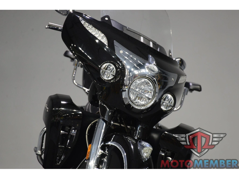 2019 Indian Motorcycle Roadmaster alt