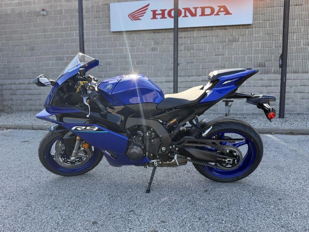 2026 Yamaha Yzf-r9 alt