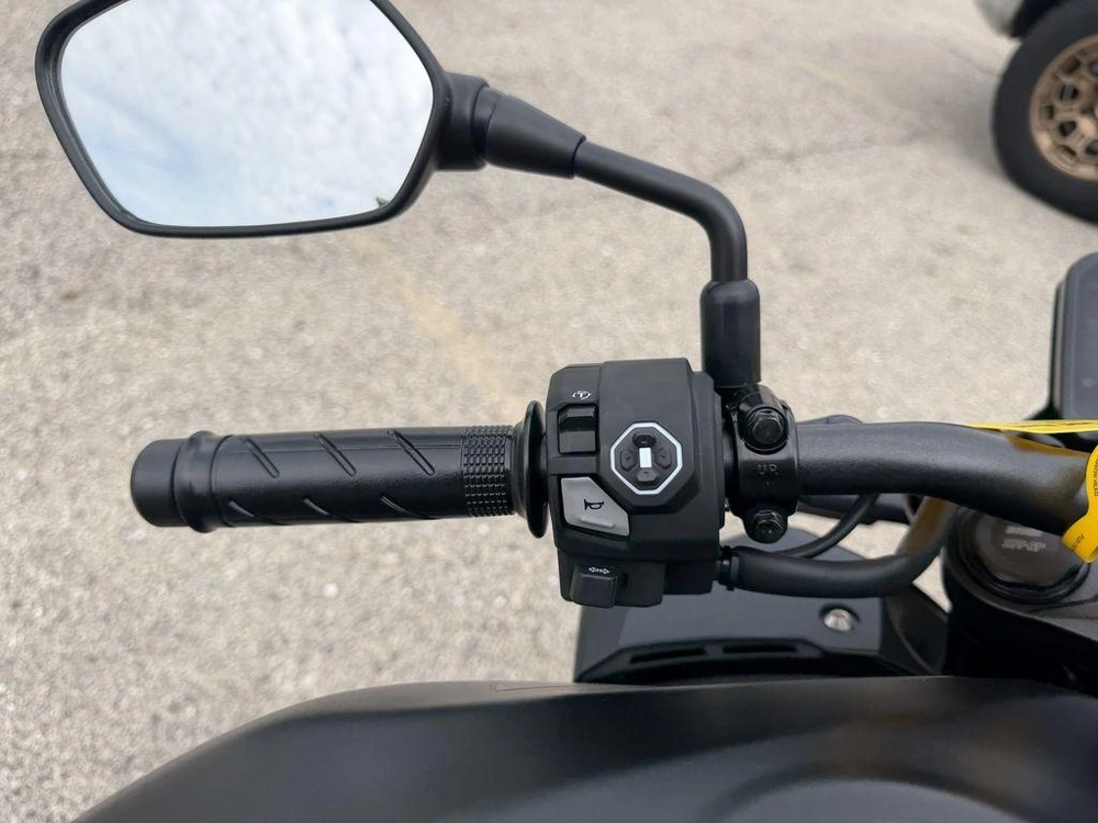 2025 Honda Cb500f alt