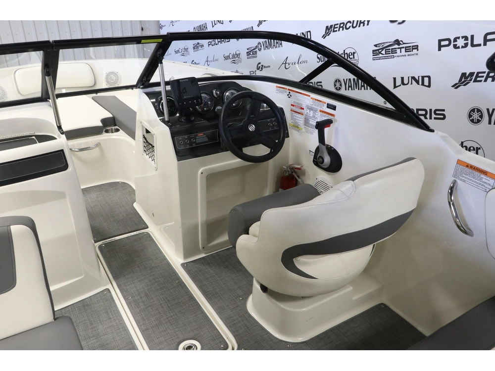 Bayliner Vr4 2018 alt