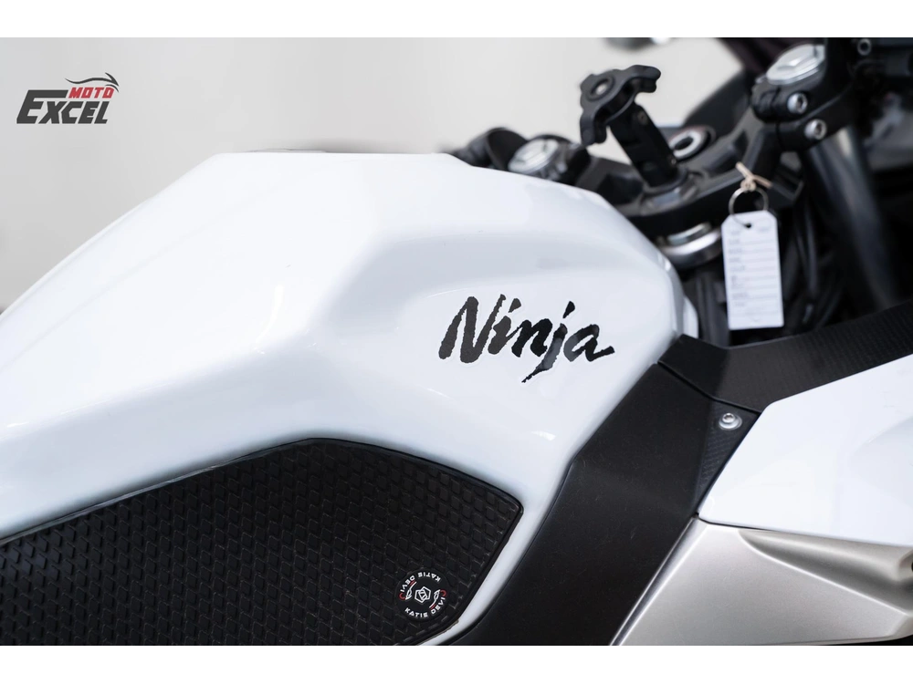 Kawasaki Ninja 400 2023 alt