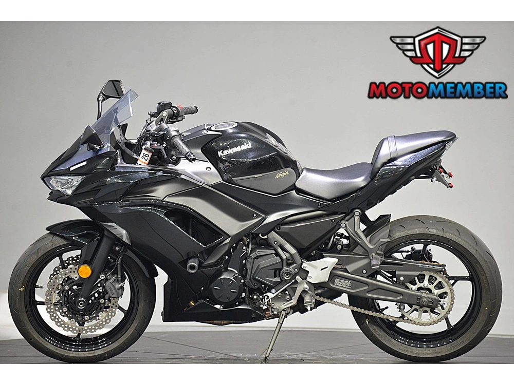 2025 Kawasaki Ninja® 650 alt