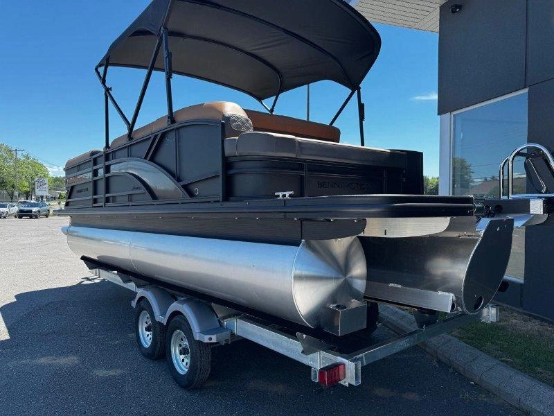Bennington Marine 22s Swingback Luxe 3t Noir Mat 2026 alt