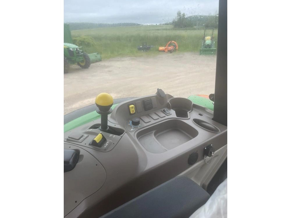 John Deere 5115m 2022 alt