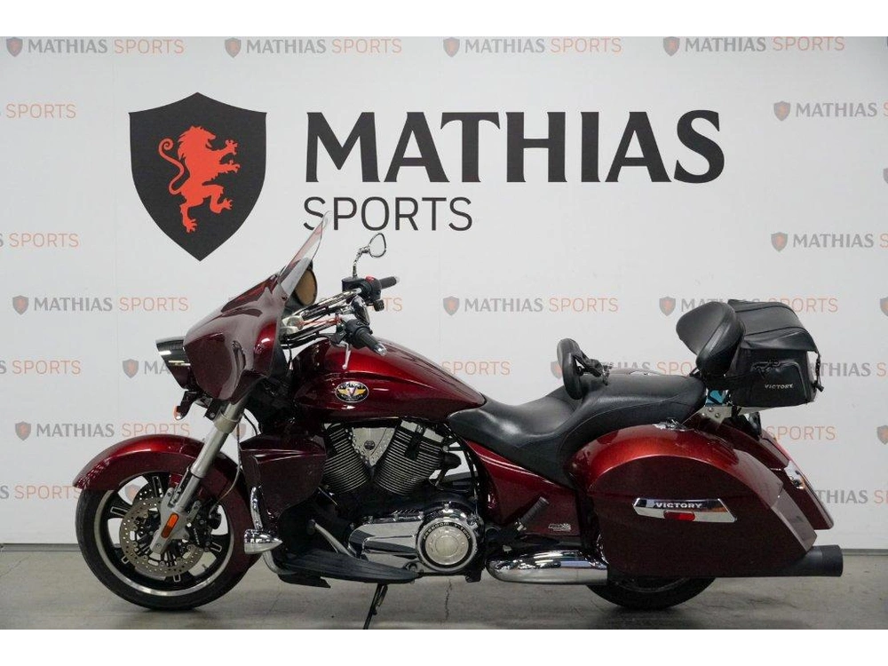 Victory Motorcycles Cross Country 2011 alt