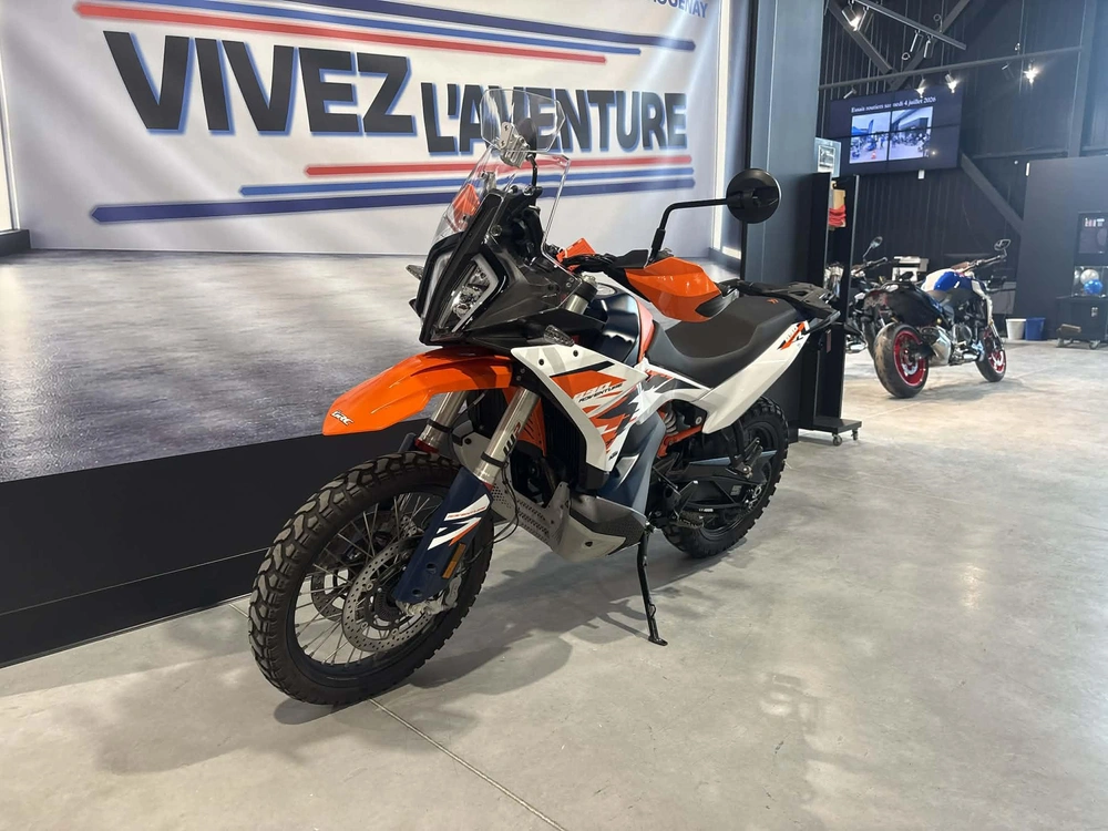 Ktm 890r 2025 alt