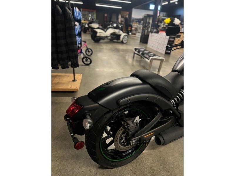 2023 Kawasaki Vulcan En650 alt