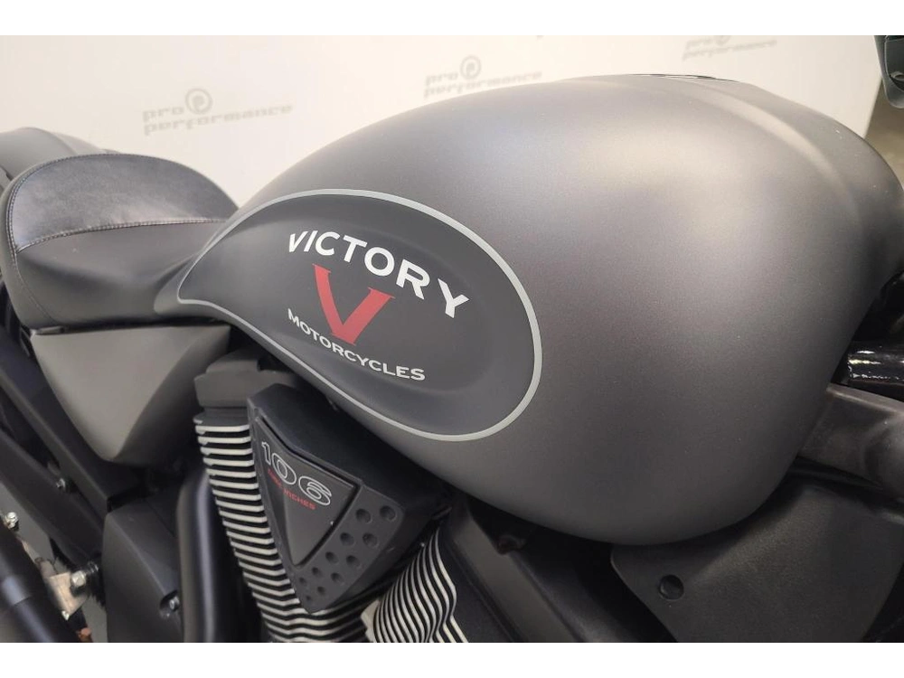 2017 Victory Motorcycles Gunner alt