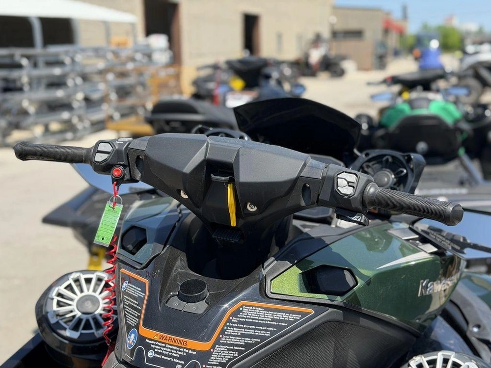 2025 Kawasaki Ultra® 160lx alt