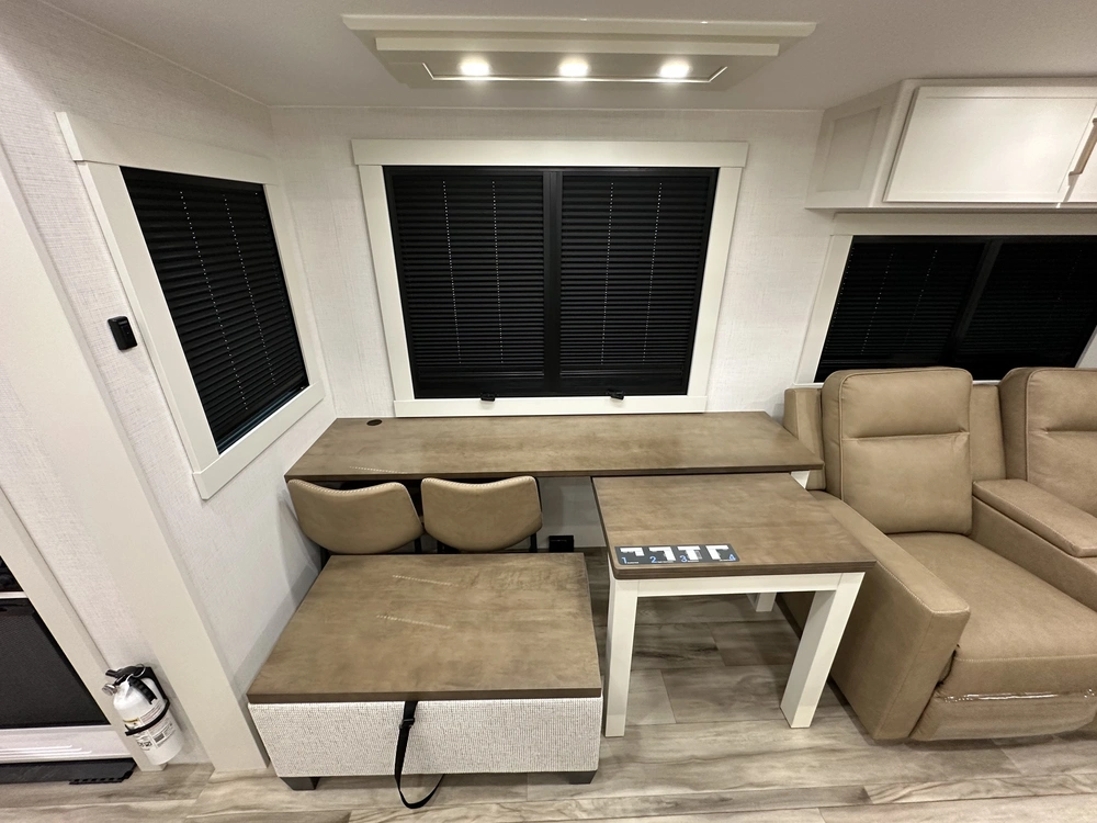 2027 Brinkley Rv Z3100 alt
