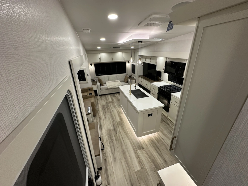 2027 Brinkley Rv Z3100 alt