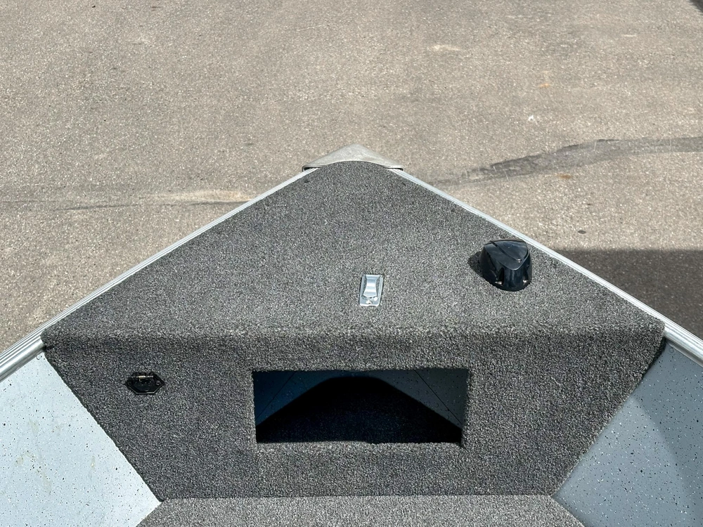 2022 Lund 1600 Fury Ss alt