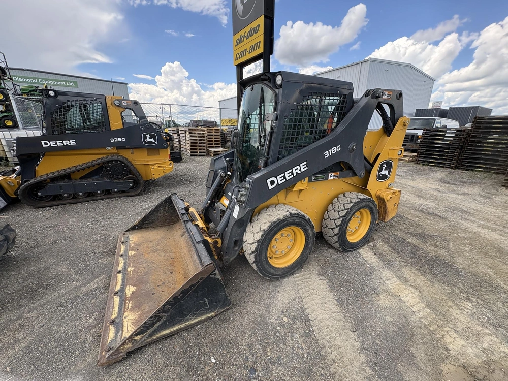 2022 John Deere 318g alt