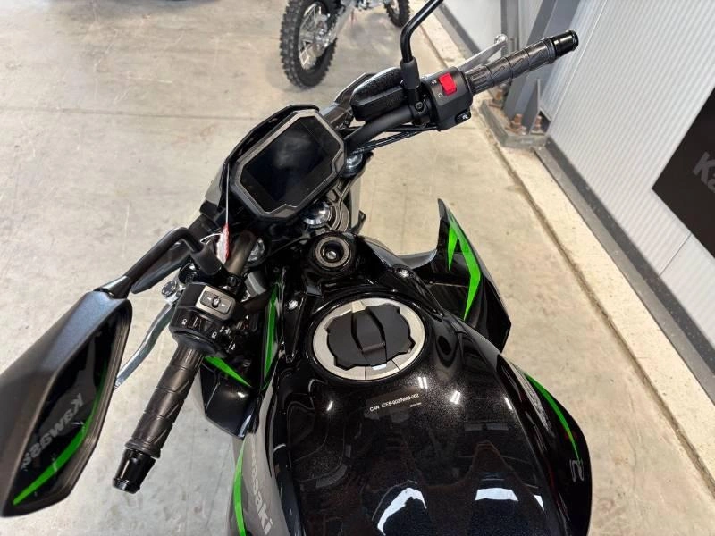 2025 Kawasaki Z650 (bk1)noir Et Vert alt