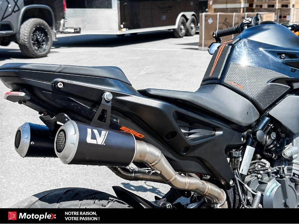 Ktm Duke 890r **3000$ En Options** 2022 alt